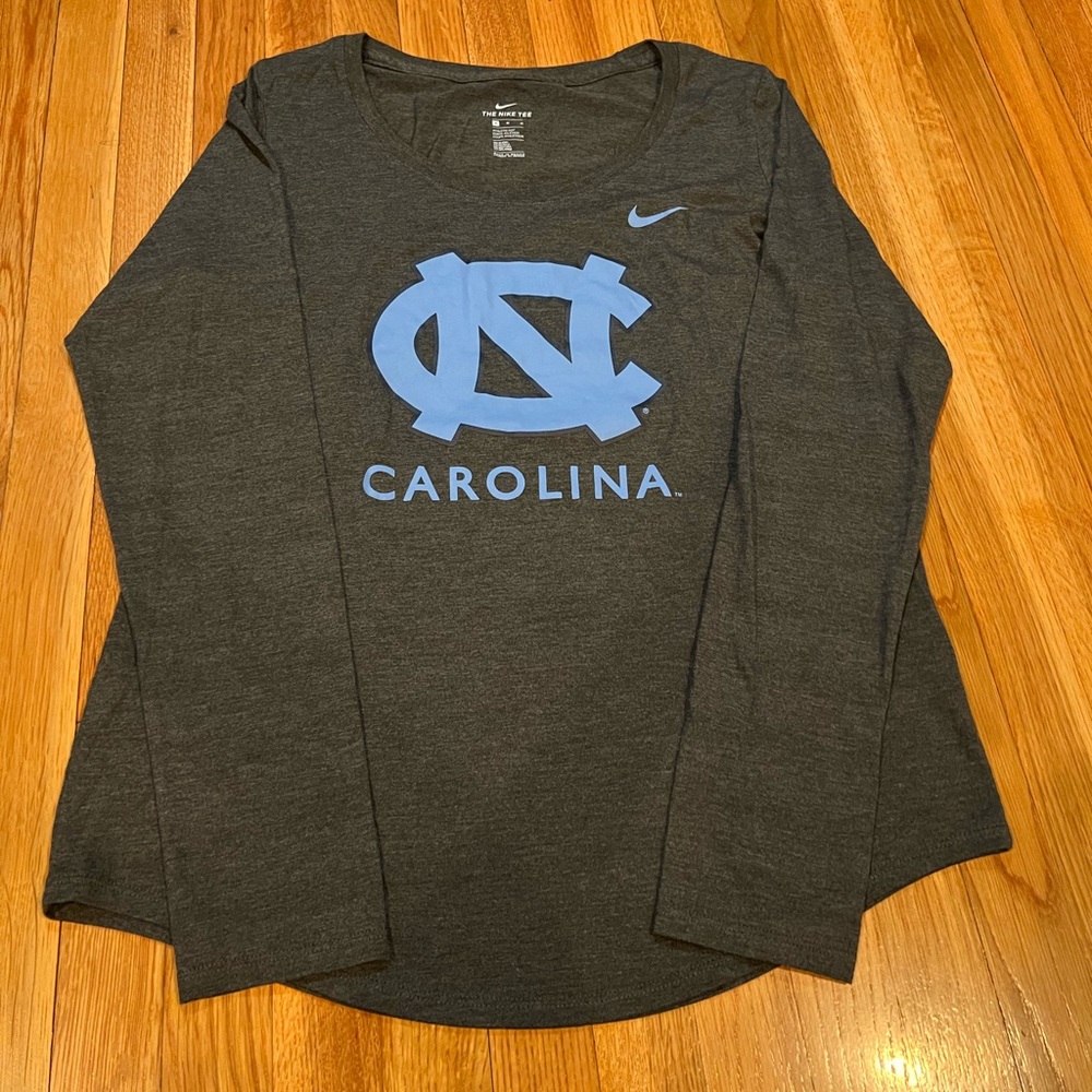 North Carolina Tar Heels long sleeve nike shirt.